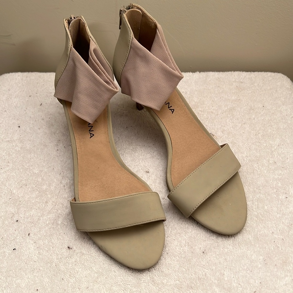 Moda Spana - Tan Open Toe Kitten Heels - 8.5